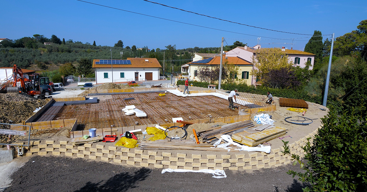 Fratelli Rossi è un’azienda specializzata in carpenteria che ha trovato in Fieldwire la soluzione per velocizzare i tempi di lavoro e raccogliere i documenti in modo semplice e pratico, andando così incontro alle richieste dei propri clienti.