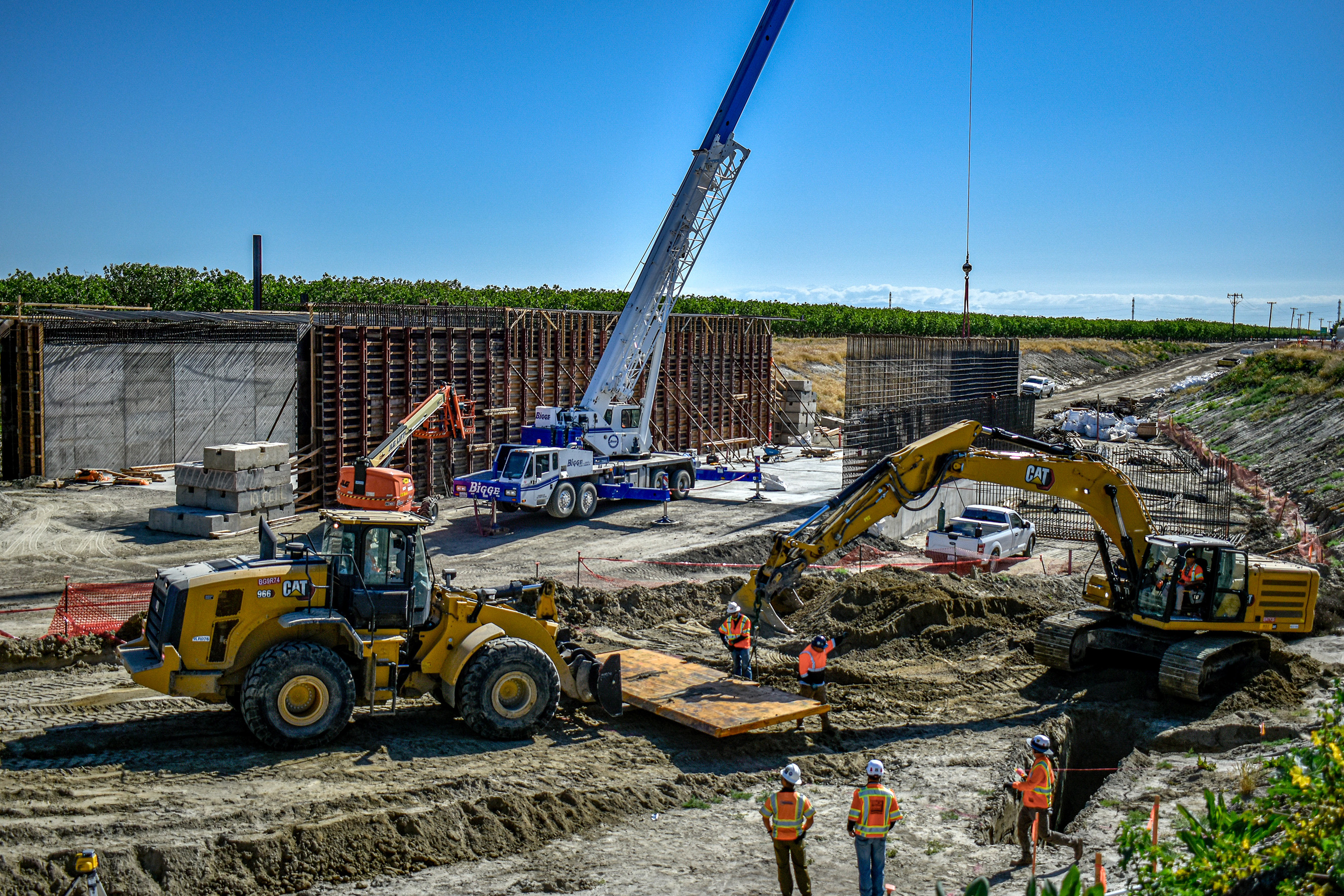 Dragados-Flatiron Joint Venture trench shoring on the California high-speed rail project